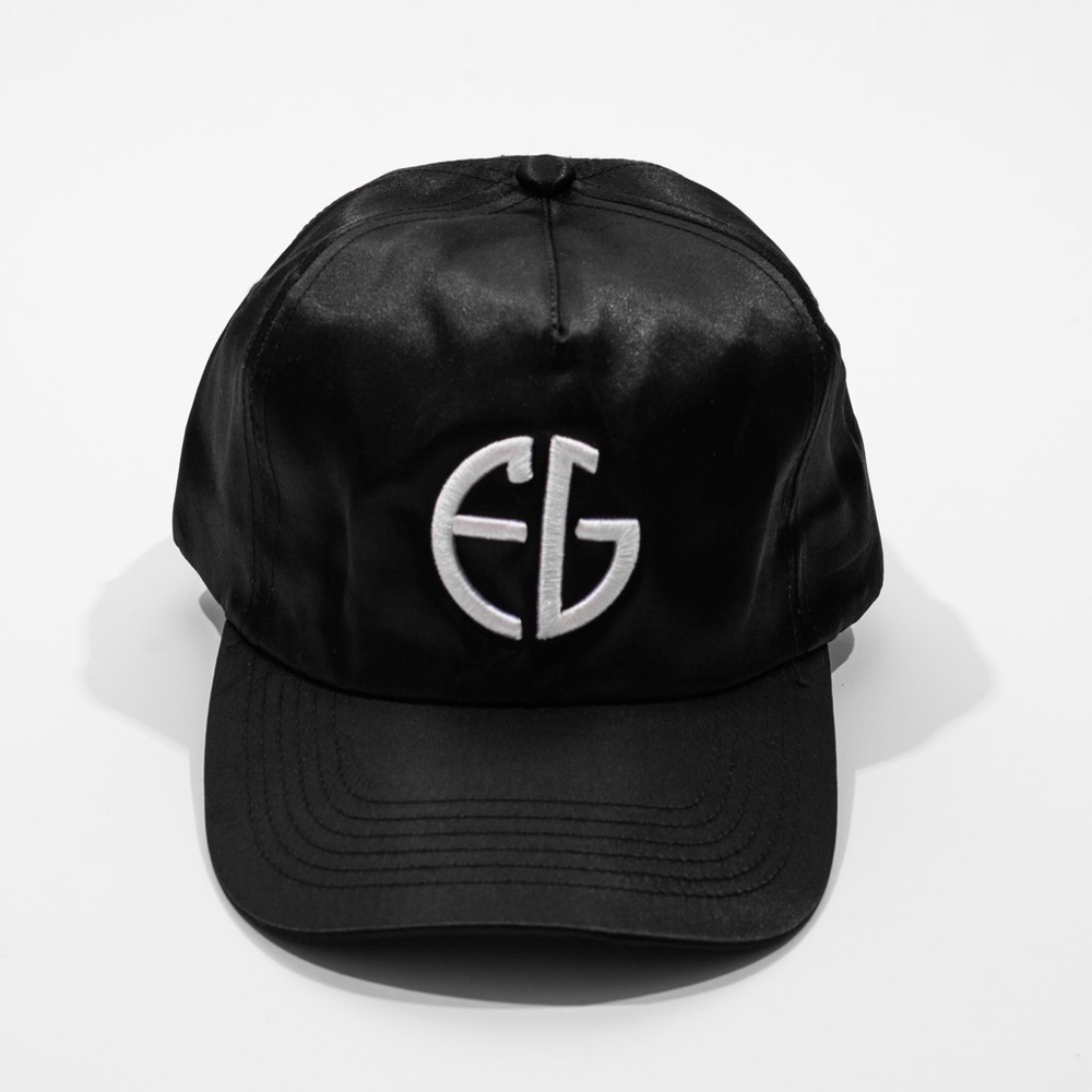 FAME AND GLAMOUR SATIN HAT